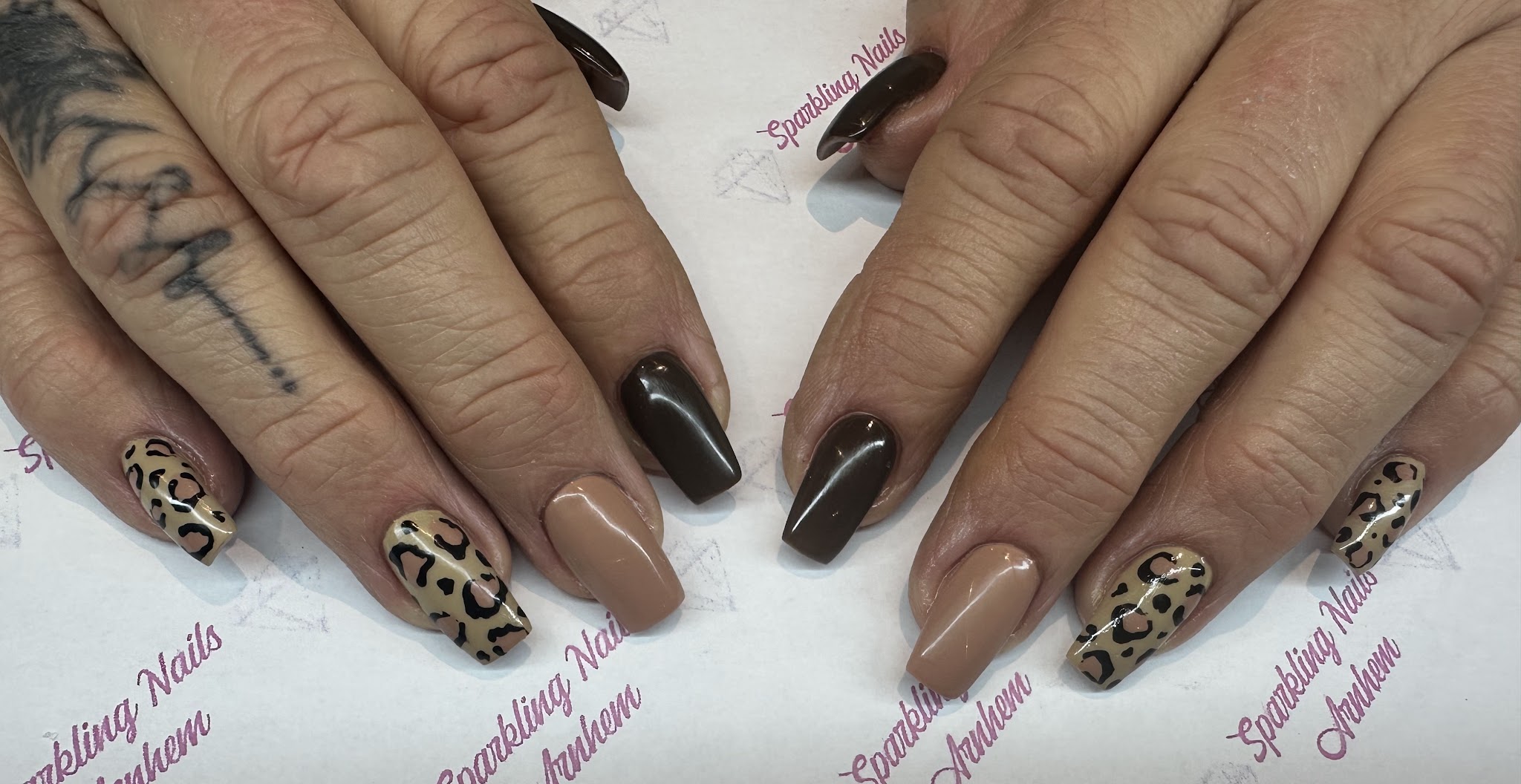 Nagels in bruin en nude met panterprint